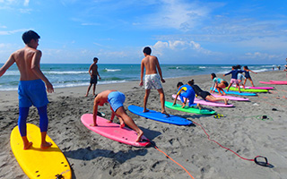 BRAIZ SURFのレッスン風景