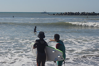 ドアーズサーフィンスクールのレッスン風景