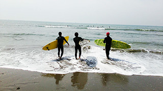 アメハサーフィンスクールのレッスン風景